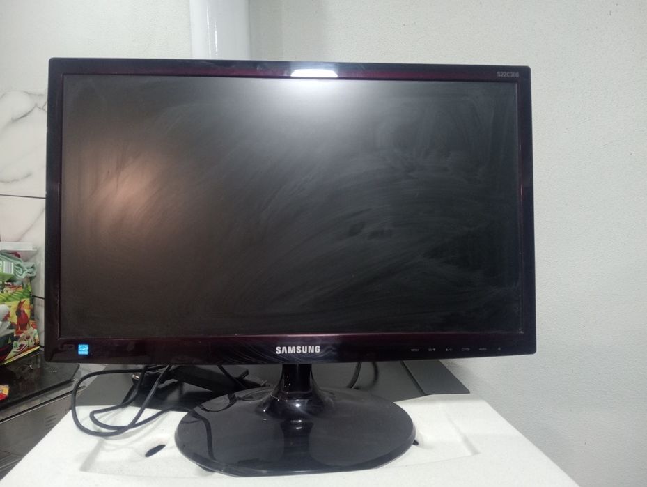 Monitor Samsung diagonala 60 cm