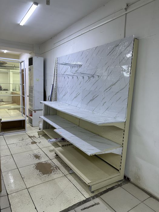 Продам срочно стеллажи стеклянные и стол