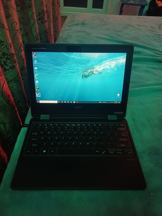 Vand laptop acer travelmate b3 impecabil