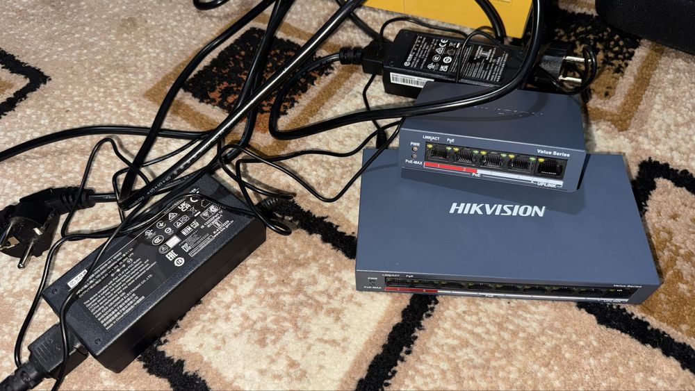 TPLINK HIKVISION Repeatere, switchuri