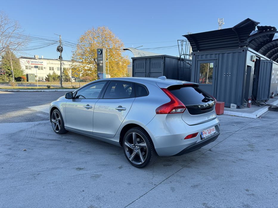 Volvo V40 D2, 2.0 tdi E6,Full Led ,Carte Service,     REZERVAT!!