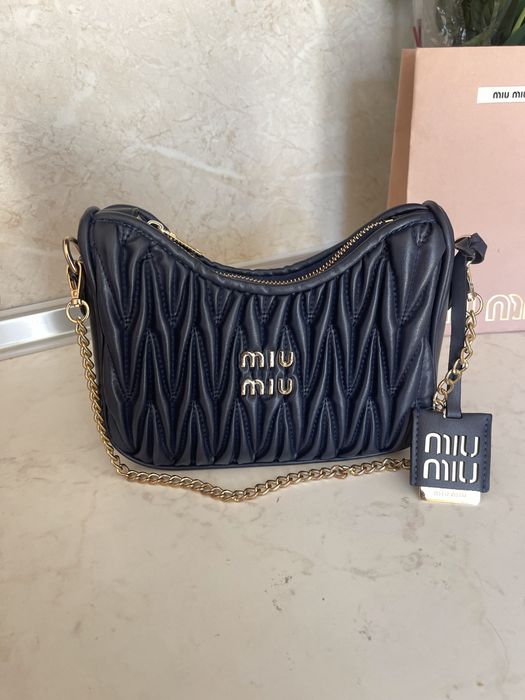 Miu Miu matelasse тъмносиня дамска чанта