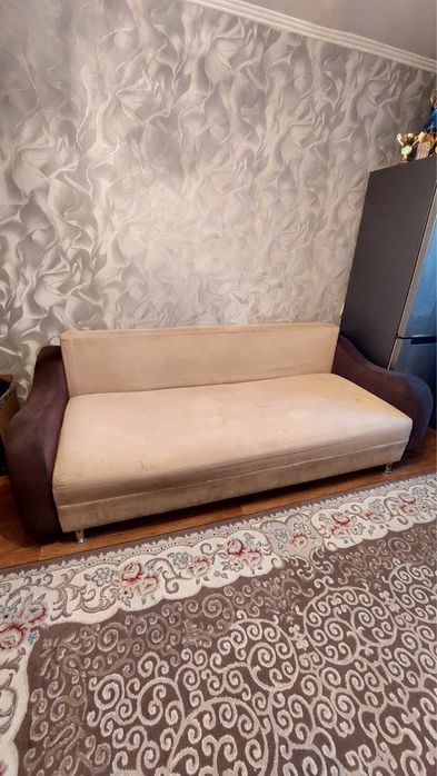 Продам диван в хорошем состояние.