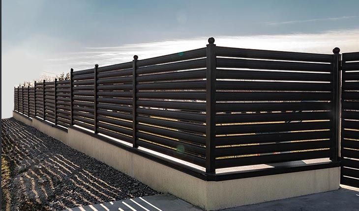 Confecționez gard metal modern