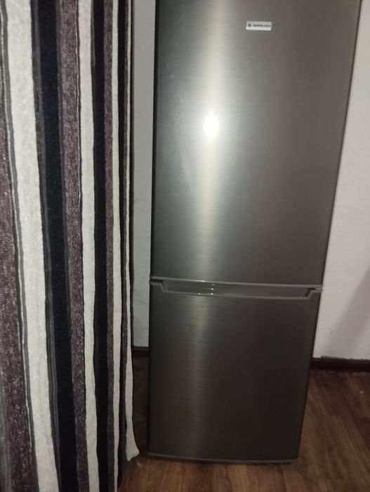 Холодильник авангард,в хорошем состоянии.