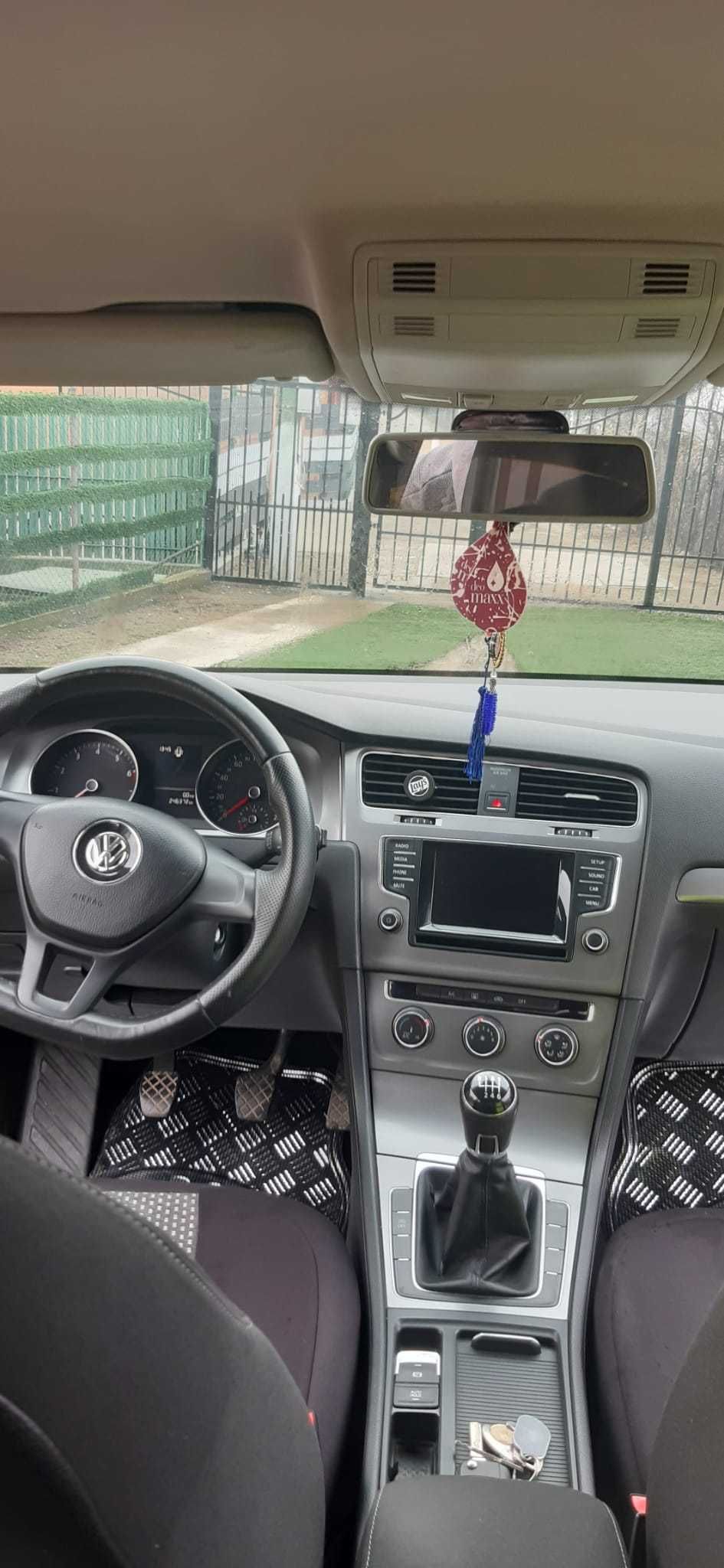 Vând Volkswagen Golf 7