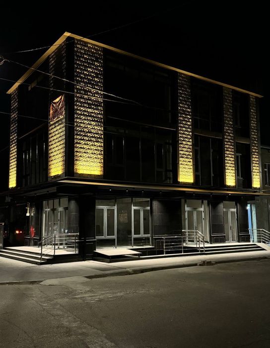 Отдельно стоящее здание. Ул. Мунаввар. 4 уровня. Площадь: 396 м²