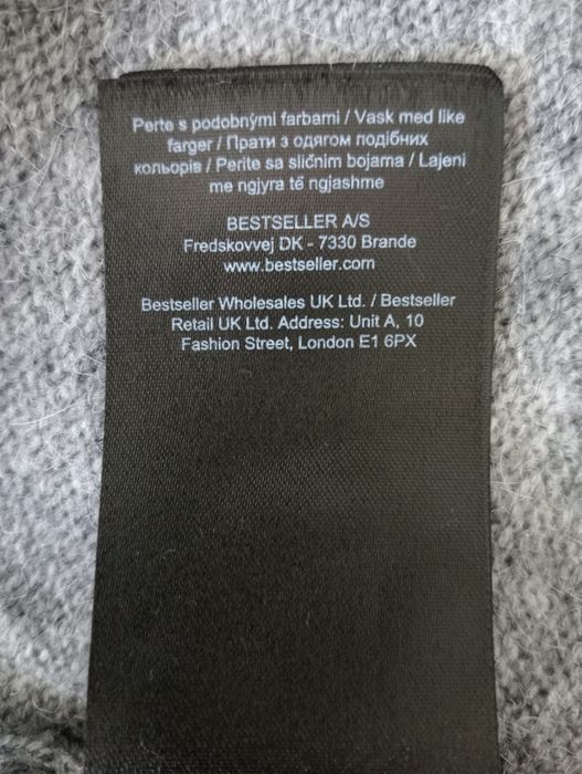 Сив вълнен пуловер