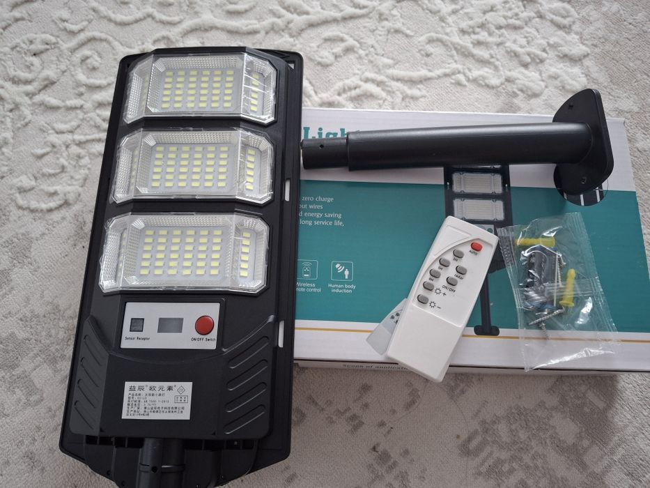 Прожектор светодиодный на солнечных батарейках