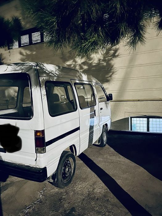 Damasjon sotiladi. ustida gaplashamiz. Yuradi.