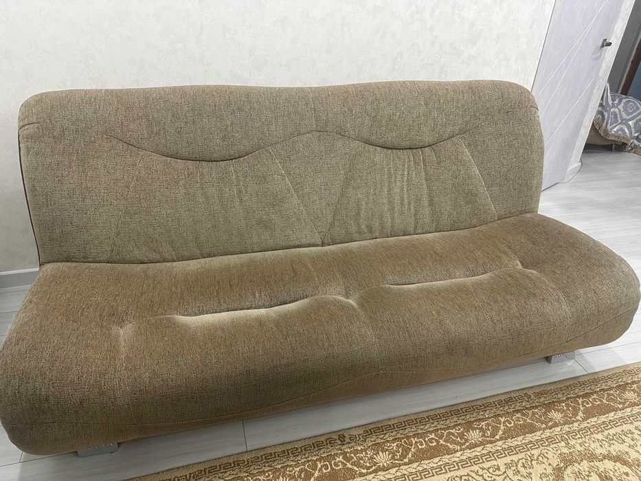 Продам диван с двумя креслами