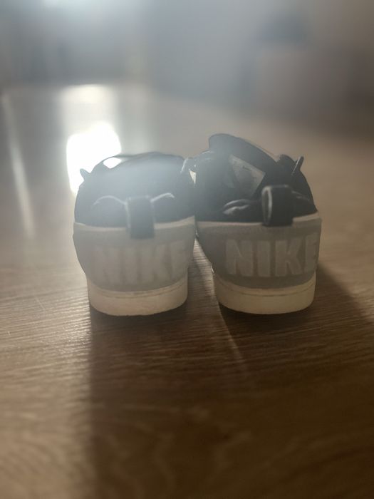Обувки Nike Court