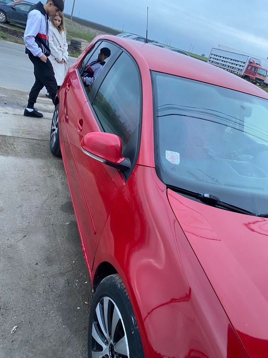 Vand golf 5 1.6 benzina