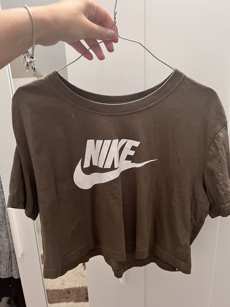 Tricouri Nike, Levi’s si Adidas