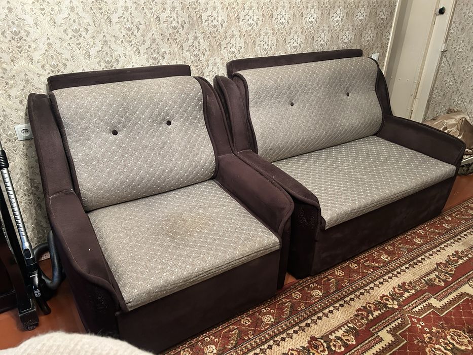 Диван с креслом.