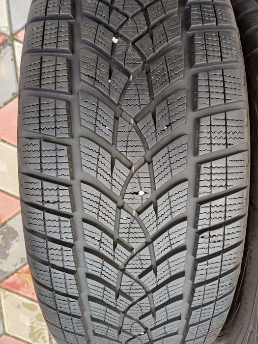 Vând 4 anvelope de iarna 235 55 r19 GOODYEAR foarte bune