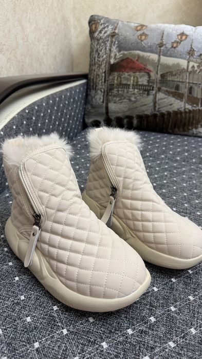 Ботинки утеплённые. На зиму/осень.