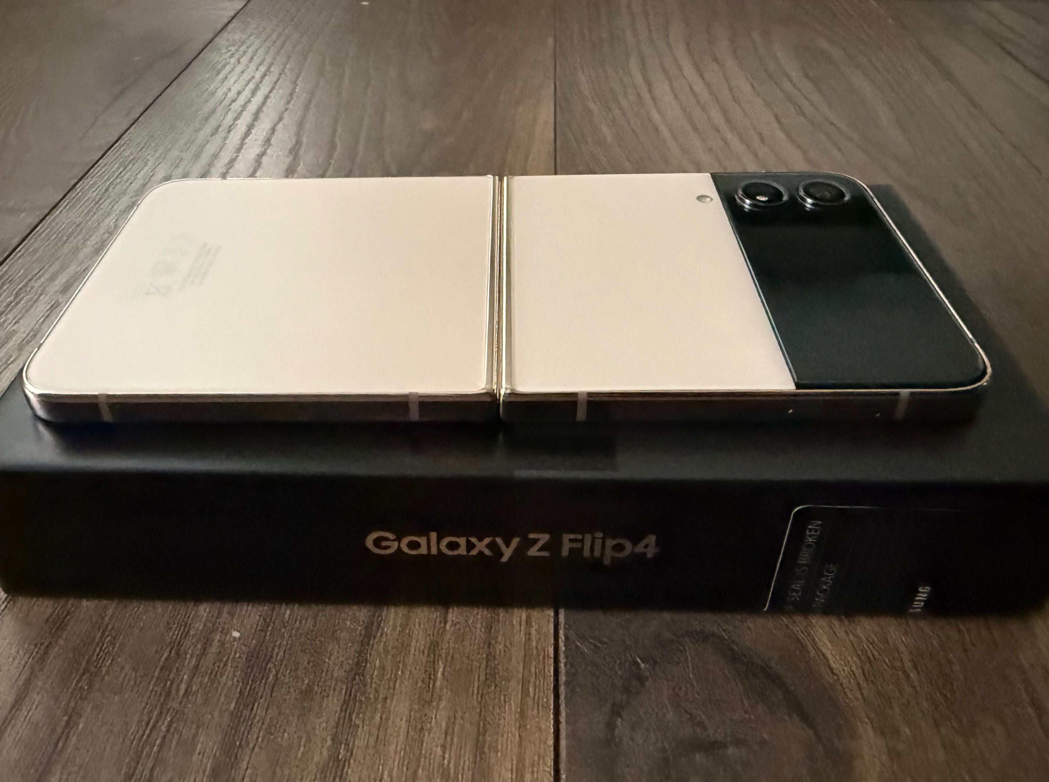Samsung Galaxy Z Flip 4, 256GB, Pink gold