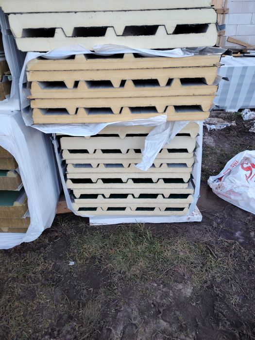 Vand panouri sandwich toate dimensiunile și strusturi metalice fara av