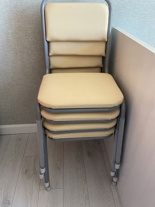 Стулья и столы новые