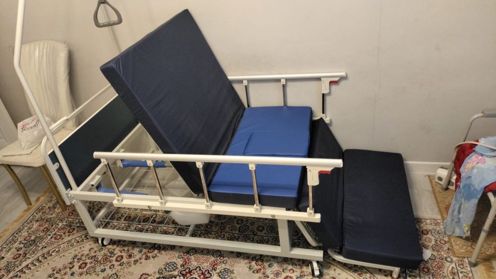 Кровать Медицинская кровать кардио с санитарным оснащением