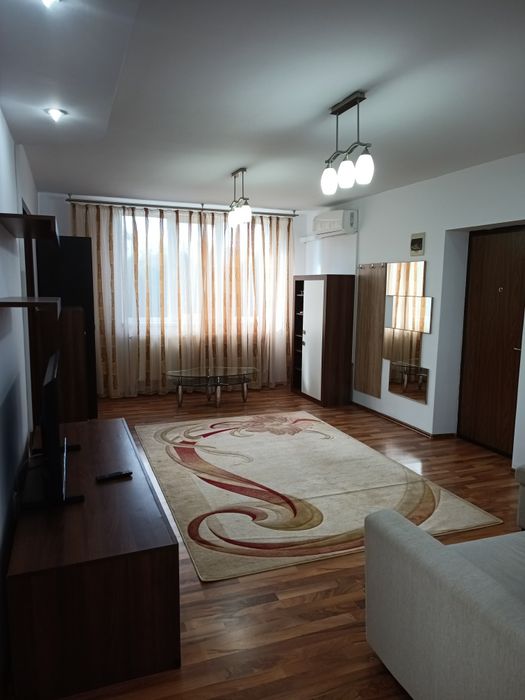 Închiriez apartament 3 camere