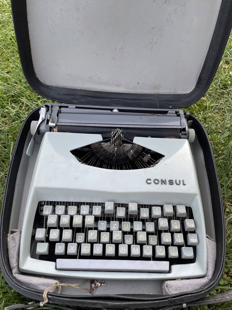 Masina de scris veche Consul Model 231