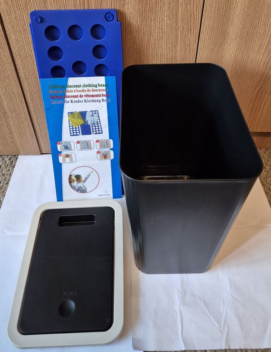 Organizator/placă reglabilă tricouri copii+coș