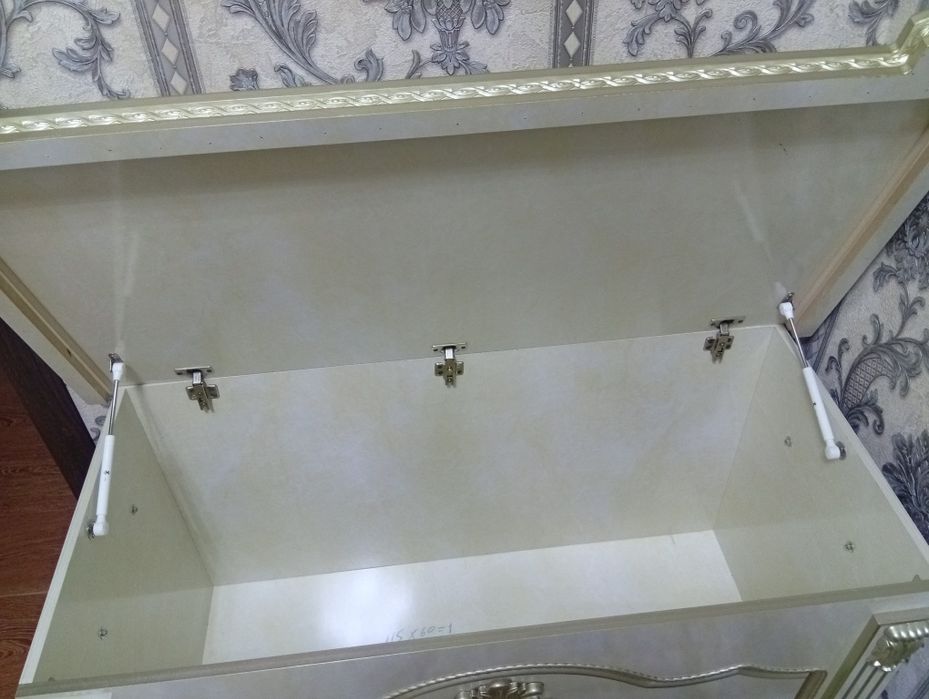 Продаётся сундук багема подставка