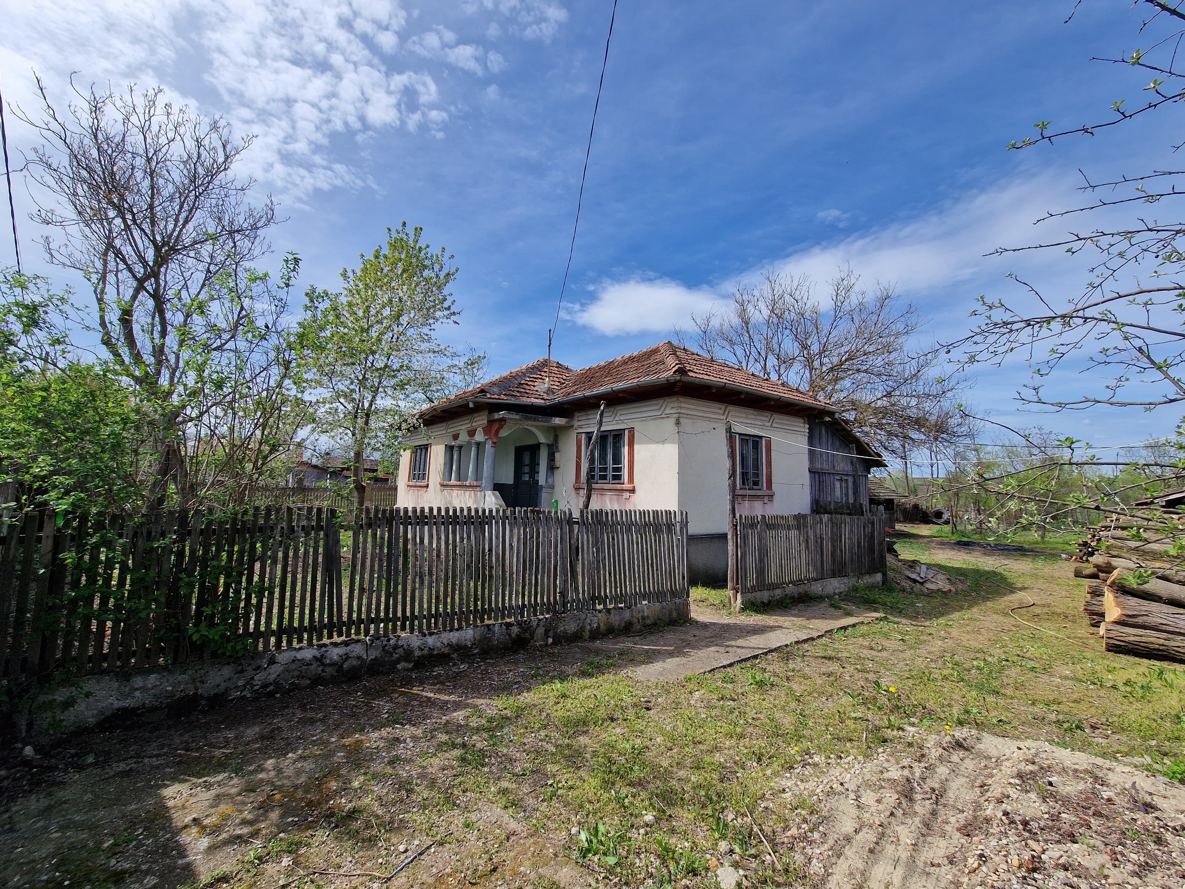 Teren si casa batraneasca la 15 min de Craiova