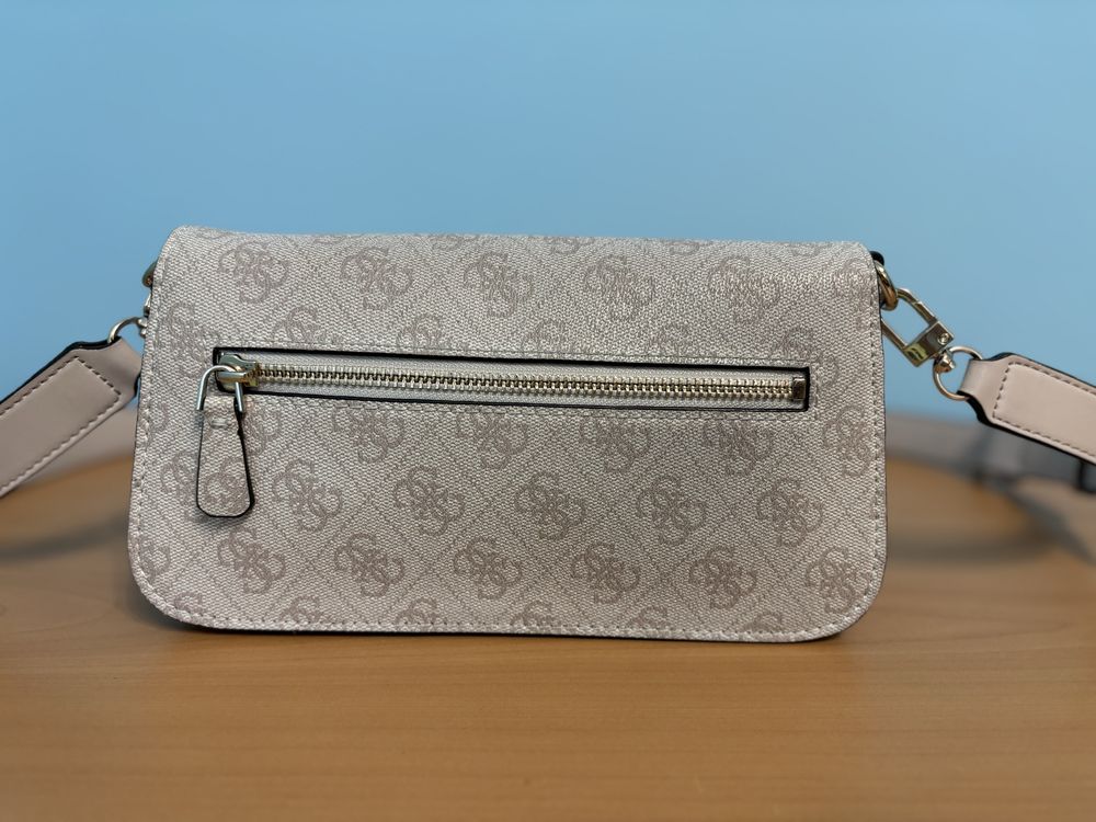 Дамска чанта “Guess”