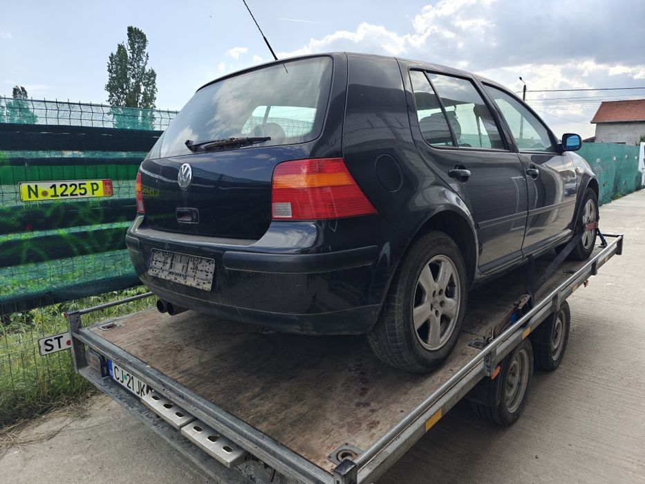 Vindem piese rezultate din dezmembrarea unui Volkswagen Golf 4