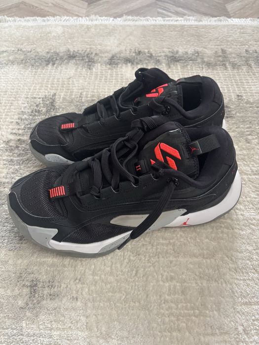 Кашон с обувки + още три модела.Доставката се поема от куповача