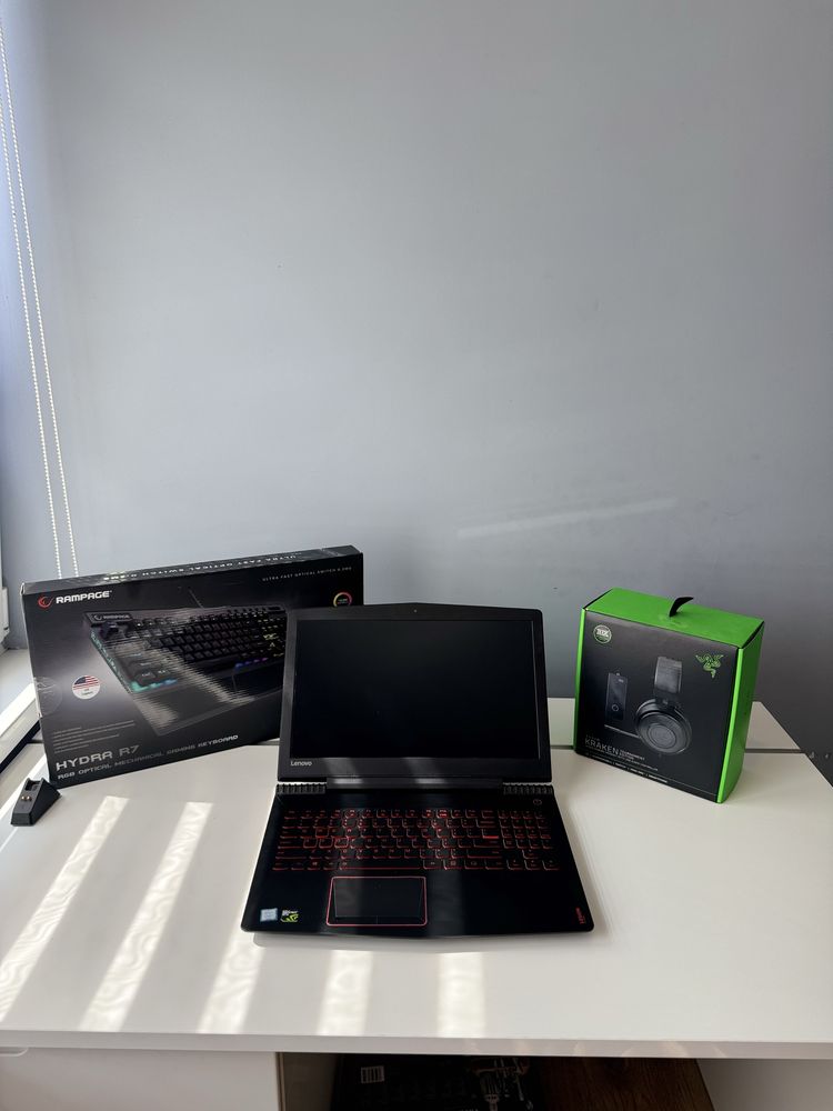 Lenovo Y520 геймърски лаптоп + Razer слушалки и механична клавиатура