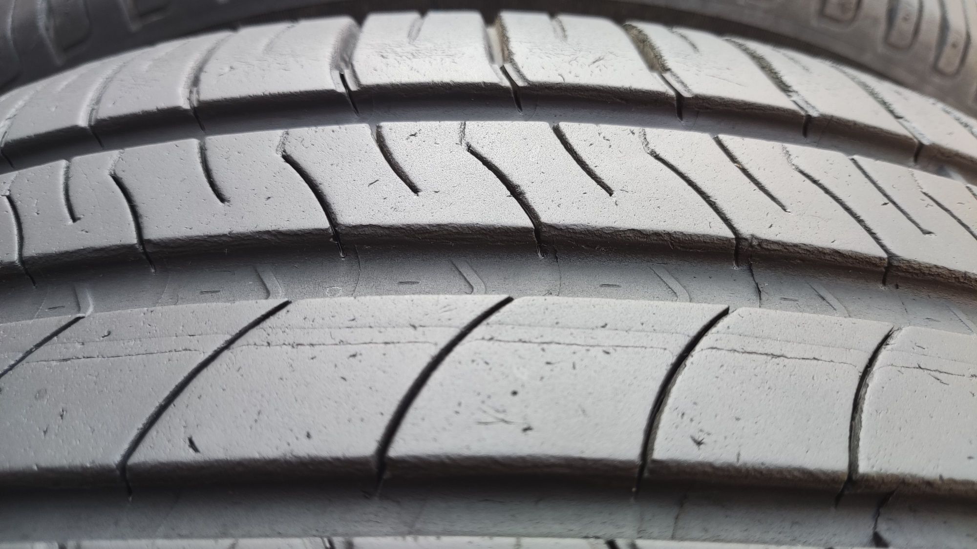 2бр. летни гуми 205/55/16 Michelin Energy Saver  
dot21
6.99 mm
Добро