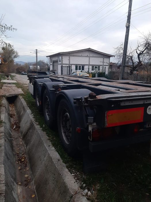 Închiriez șasiu containere maritime