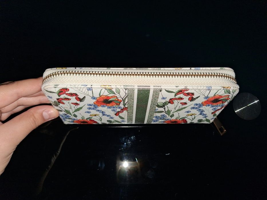 ЛОТ стилни дамски портфейли