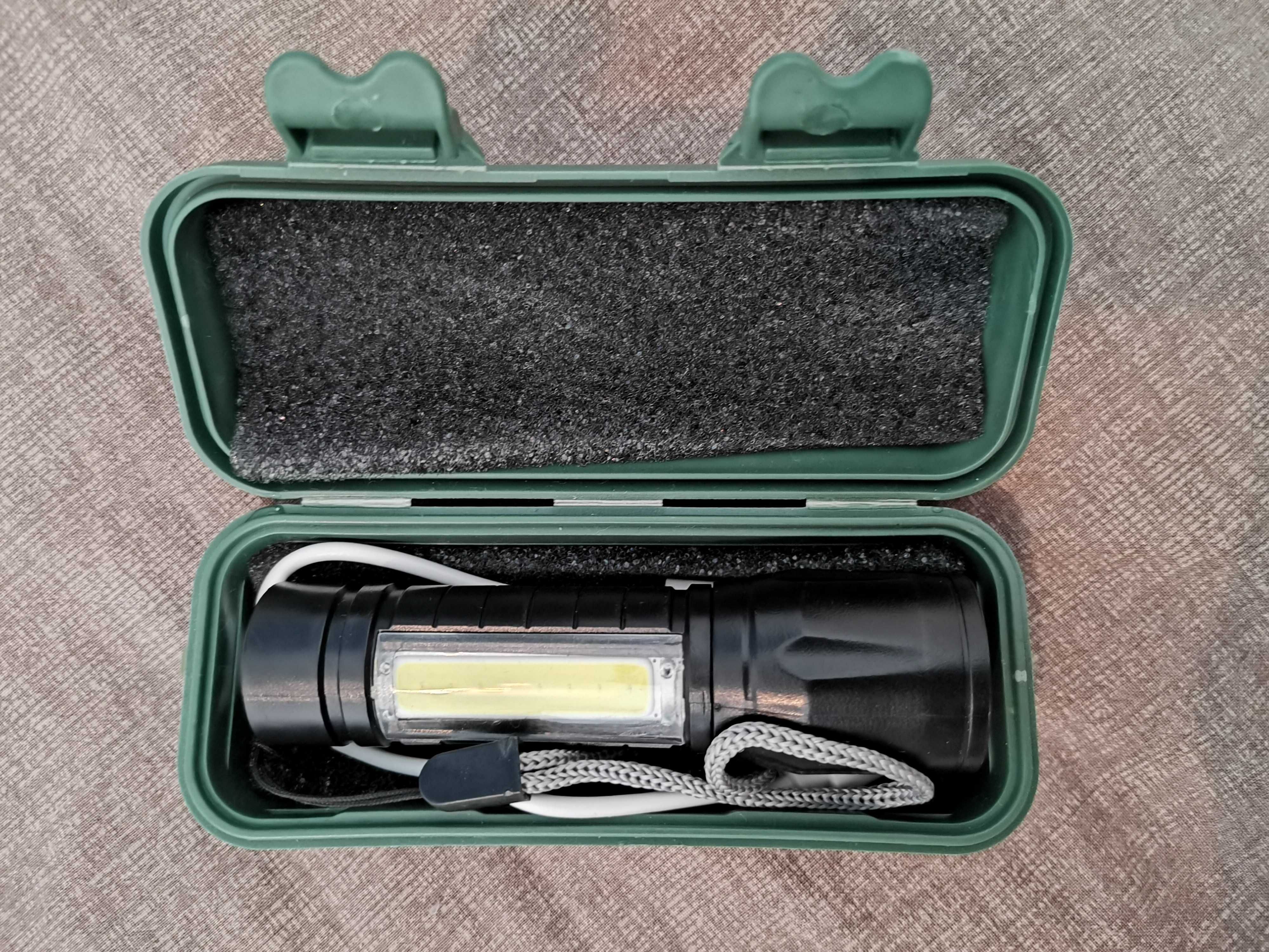 Продавам малък пластмасов фенер с USB зареждане