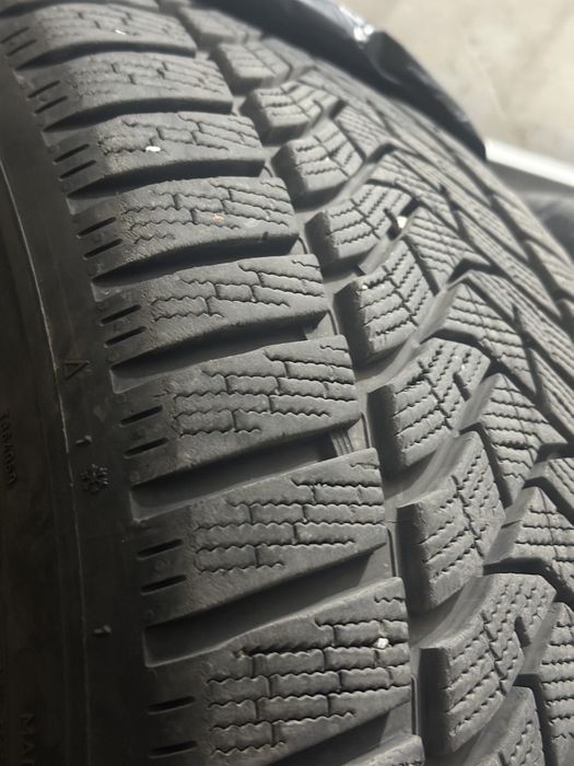 Гуми Dunlop 255/40/19 зимни ДОТ 4923