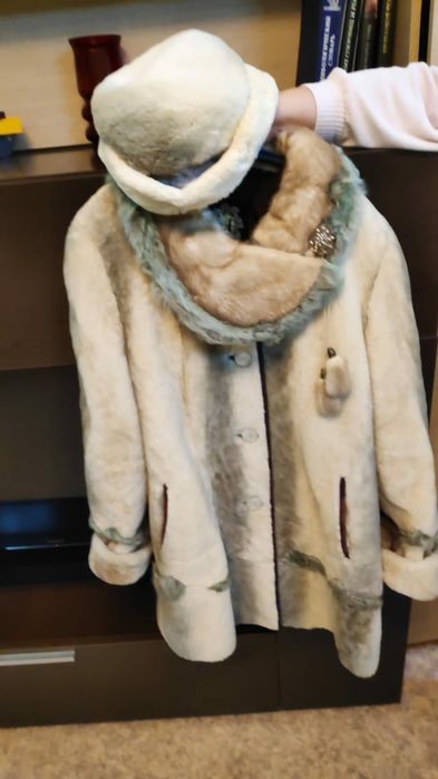 Продам женскую шубу