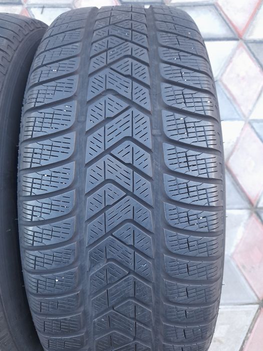 Vând 4 anvelope de iarna 235 60 r18 PIRELLI foarte bune