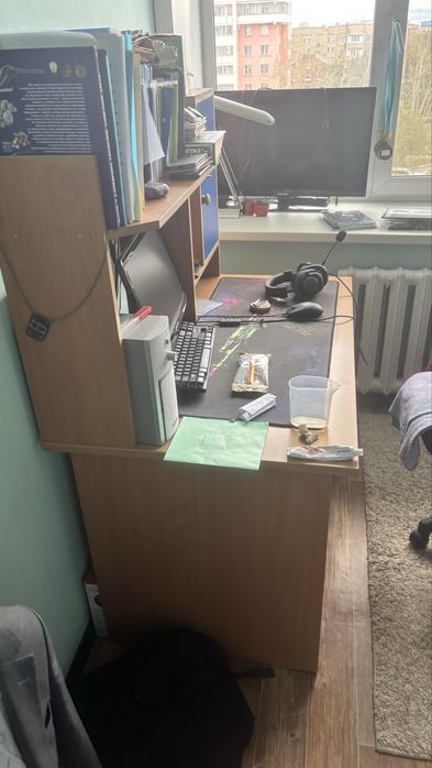 Стол компьютерный , в хорошем качестве