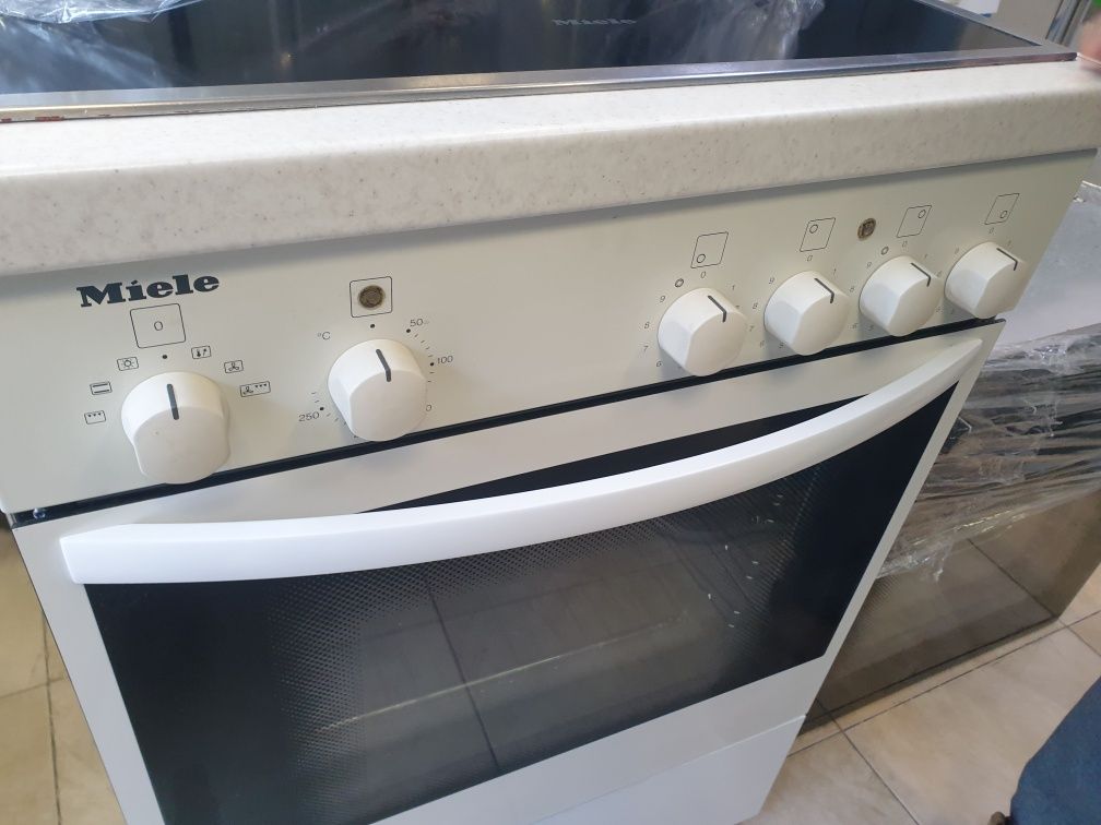 Miele свободно стояща печка