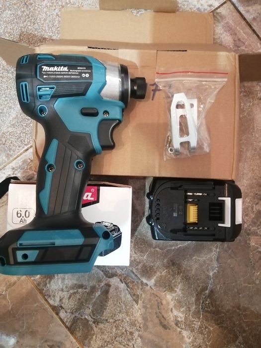 Impact Makita DTD 173 cu baterie de 6A