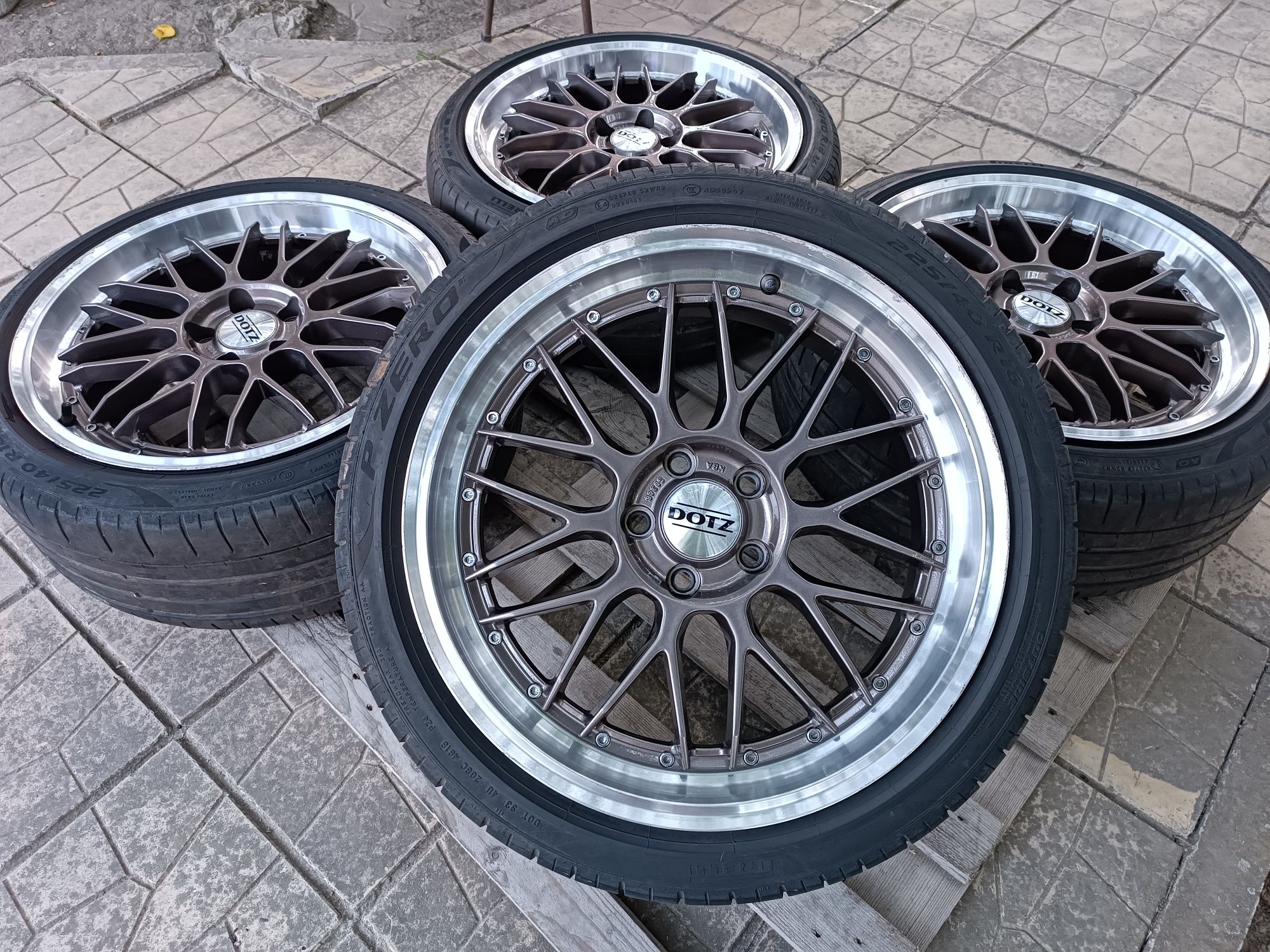 Лети джанти 18ки 5х108 Dotz + летни гуми 225/40/18 Pirelli