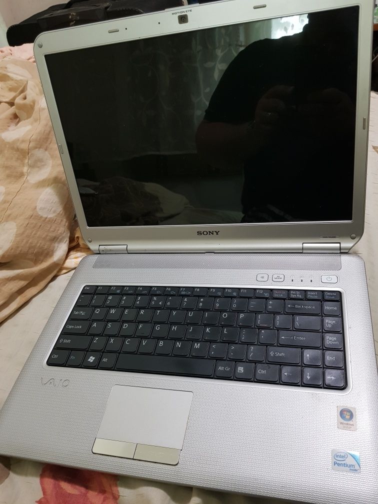 70 Lei. Laptop Sony Vaio pentru piese. Ecran bun , placa baza , dvd.