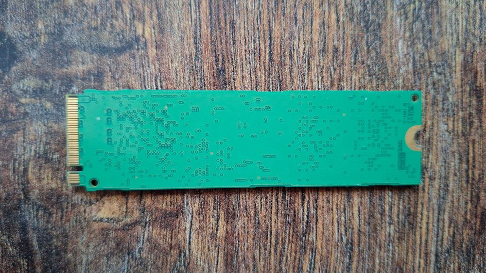 Продавам почти нови 256 GB NVMe SSD Samsung или Western Digital