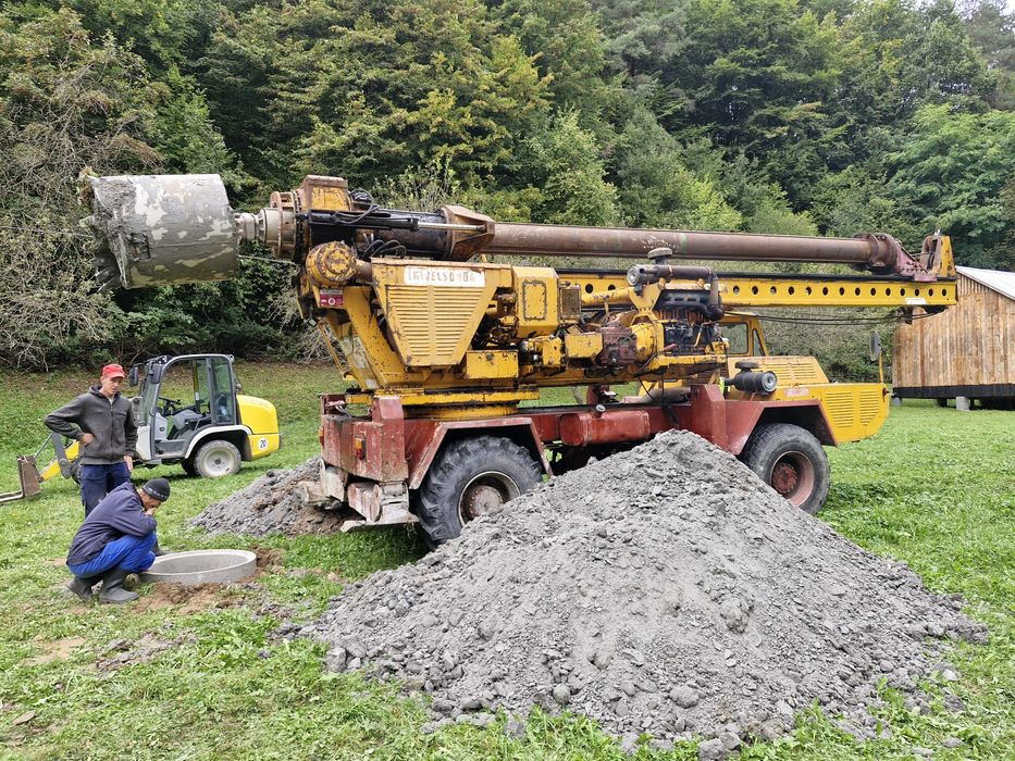 Foraje fantani si piloni  diametru 1m