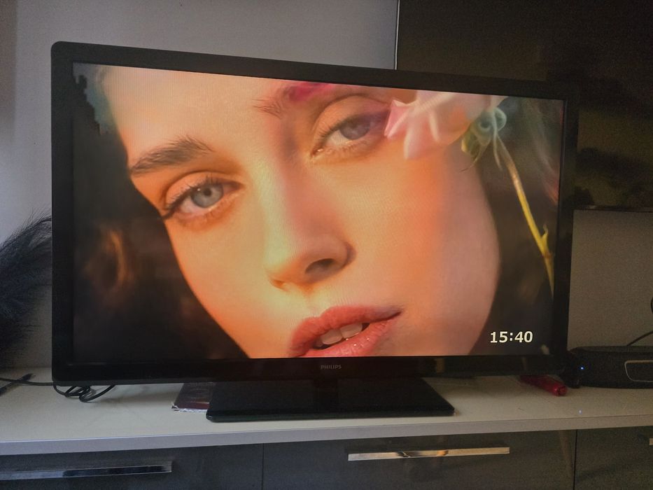 Продавам телевизор Филипс 42 инча!