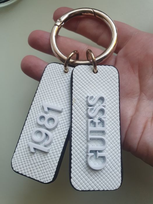 Ключедьржател GUESS